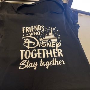 tshirt “friends who disney together stay together”